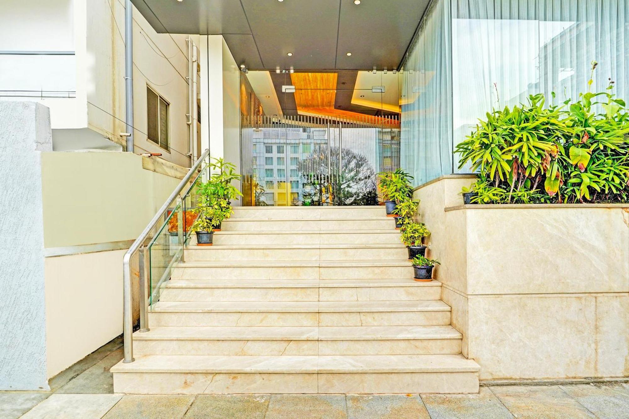 Отель Super Townhouse Indiranagar Бангалор Экстерьер фото