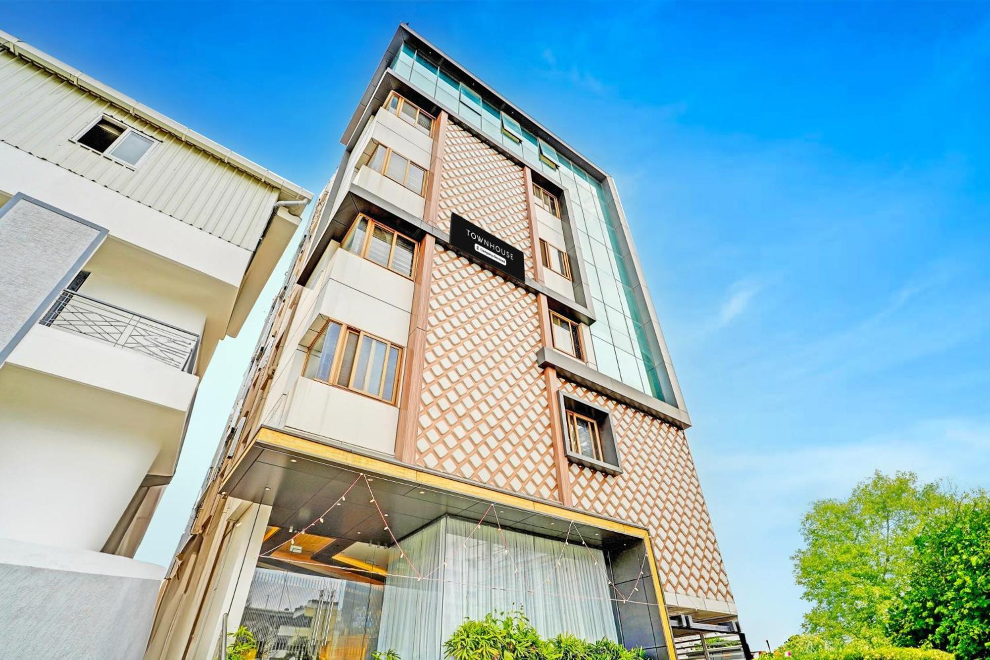 Отель Super Townhouse Indiranagar Бангалор Экстерьер фото